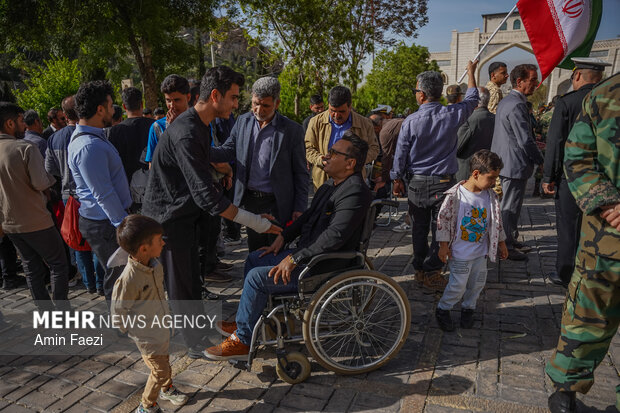 استقبال از ملوانان ناو شکن دنا در شیراز