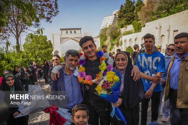 استقبال از ملوانان ناو شکن دنا در شیراز