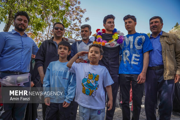 استقبال از ملوانان ناو شکن دنا در شیراز