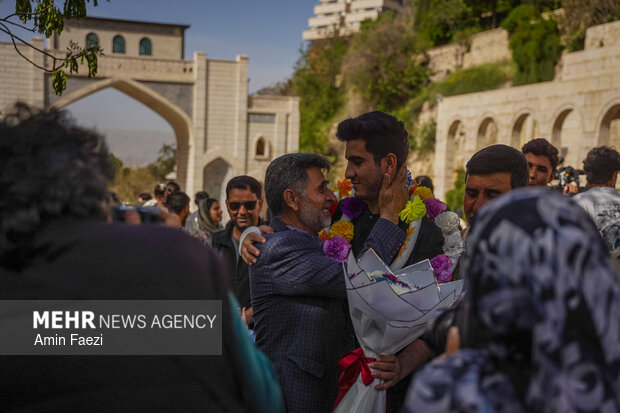 استقبال از ملوانان ناو شکن دنا در شیراز