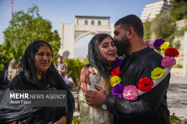 استقبال از ملوانان ناو شکن دنا در شیراز