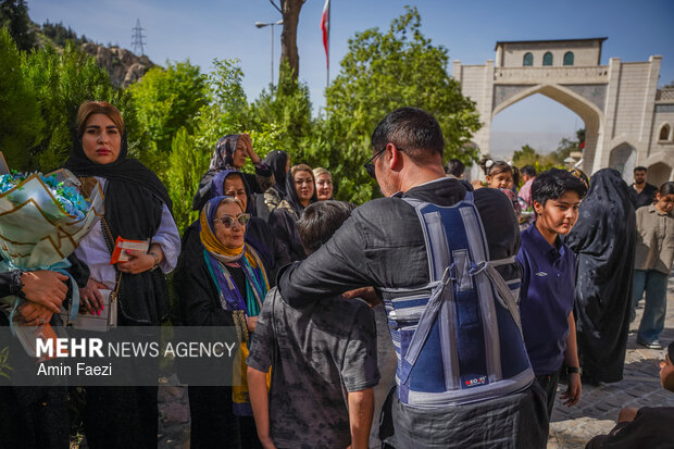 استقبال از ملوانان ناو شکن دنا در شیراز