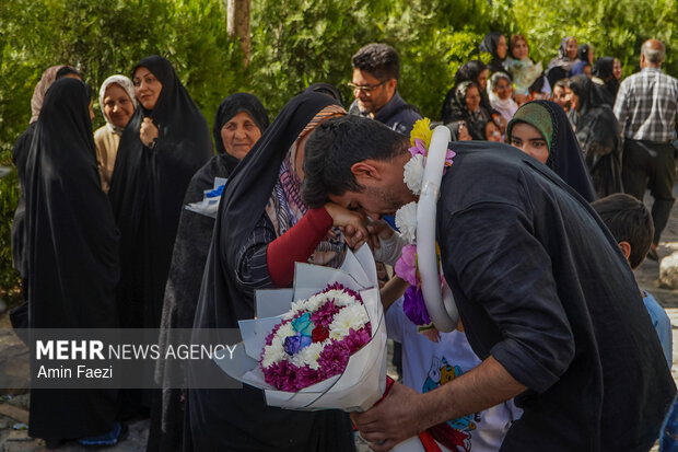 استقبال از ملوانان ناو شکن دنا در شیراز