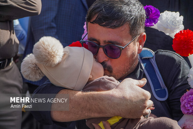 استقبال از ملوانان ناو شکن دنا در شیراز