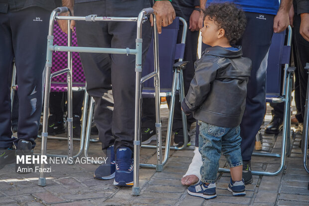 استقبال از ملوانان ناو شکن دنا در شیراز