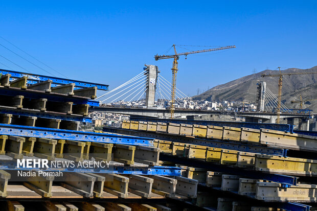 بازدید نیکزاد و اعضای کمیسیون عمران از پل B1 کرج