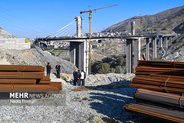 بازدید نیکزاد و اعضای کمیسیون عمران از پل B1 کرج