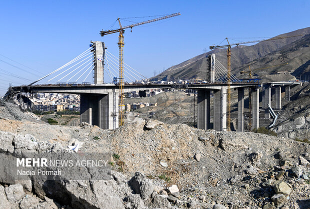 بازدید نیکزاد و اعضای کمیسیون عمران از پل B1 کرج