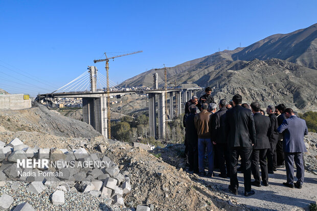 بازدید نیکزاد و اعضای کمیسیون عمران از پل B1 کرج