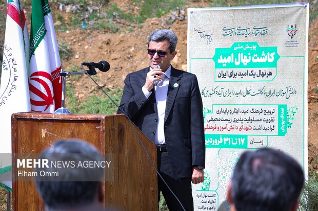 پویش «درختکاری سرو ایران» در سنندج