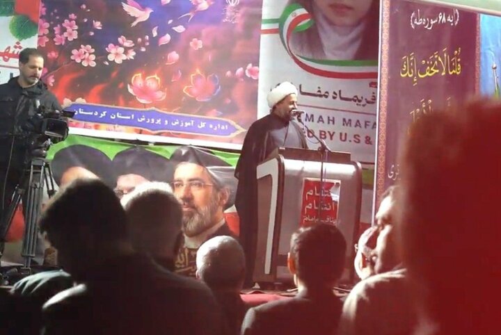 رازیانی: جنگ رسانه‌ای دشمن برای ایجاد فشار روانی بر مردم است