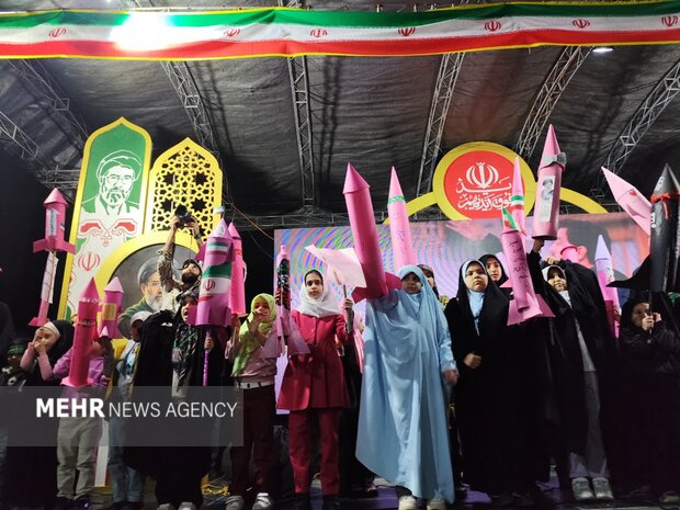 شب صورتی میدان ذهاب رشت؛ روایت دخترانی که تسلیم نمی‌شوند