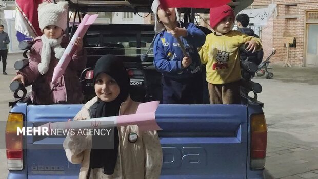 شب صورتی میدان ذهاب رشت؛ روایت دخترانی که تسلیم نمی‌شوند