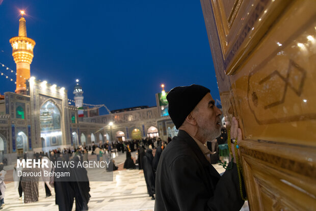 حال و هوای حرم رضوی در شب ولادت حضرت معصومه (س)