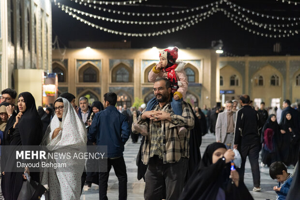 حال و هوای حرم رضوی در شب ولادت حضرت معصومه (س)