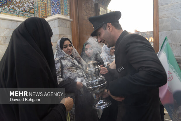 حال و هوای حرم رضوی در شب ولادت حضرت معصومه (س)