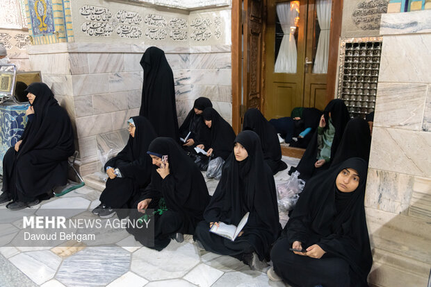 حال و هوای حرم رضوی در شب ولادت حضرت معصومه (س)