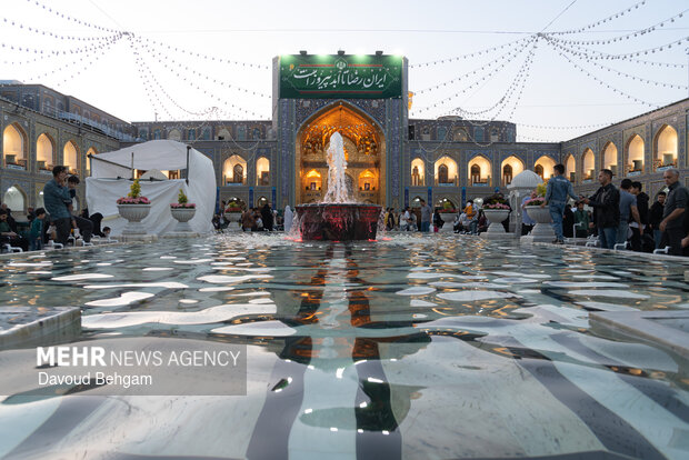 حال و هوای حرم رضوی در شب ولادت حضرت معصومه (س)