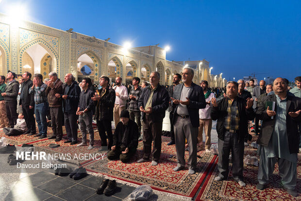 حال و هوای حرم رضوی در شب ولادت حضرت معصومه (س)