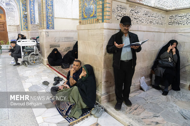 حال و هوای حرم رضوی در شب ولادت حضرت معصومه (س)