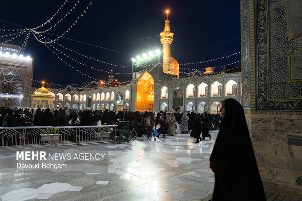 حال و هوای حرم رضوی در شب ولادت حضرت معصومه (س)
