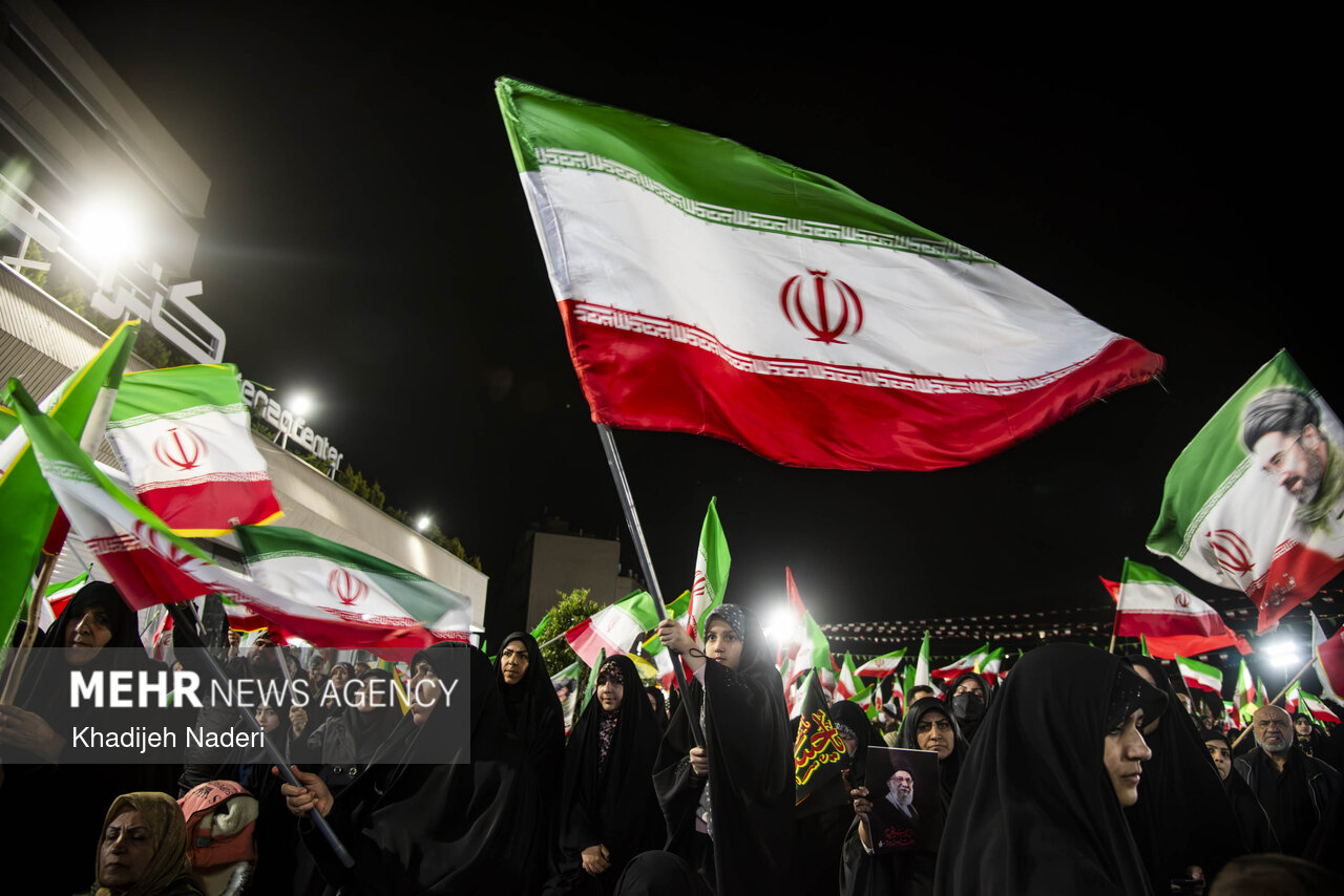 مردم ایلام در زیر بارش باران به خیابانها آمدند – خبرگزاری مهر | اخبار ایران و جهان مردم ایلام در زیر بارش باران به خیابانها آمدند – خبرگزاری مهر | اخبار ایران و جهان