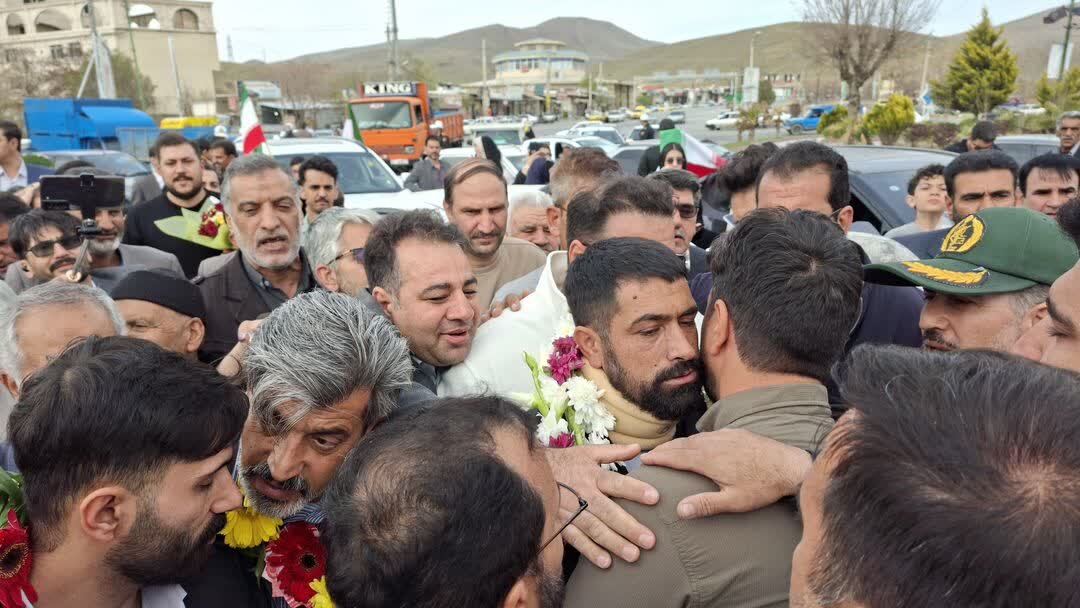 استقبال از ۲ جانباز ناوشکن دنا در نهاوند