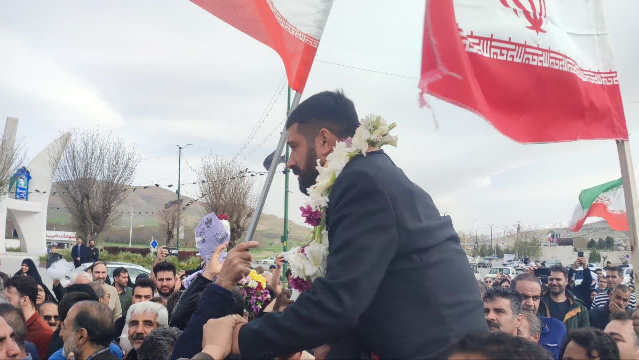 استقبال از ۲ جانباز ناوشکن دنا در نهاوند