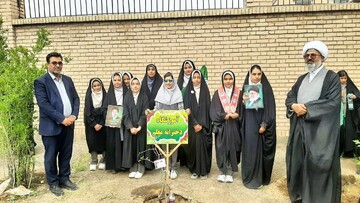 مراسم درختکاری دانش آموزان دختر کاشمری