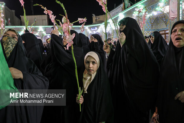 حال و هوای حرم بانوی کرامت در شب میلاد آن حضرت