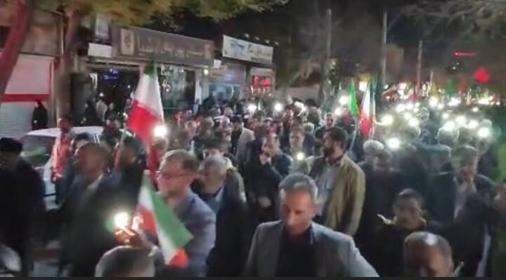 اجتماع حماسی مردم شهرکرد در خیابان شریعتی