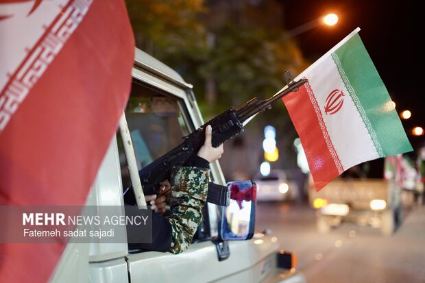 رژه اقتدار دختران حاج قاسم در خیابان هزار و یکشب کرمان