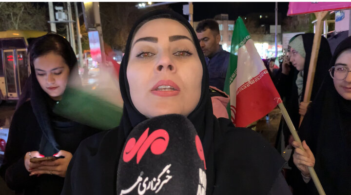 میدان‌داری دختران ارومیه در تجمع ۴۹ مقاومت ملی؛ عشق به وطن تجلی یافت
