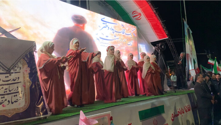 میدان‌داری دختران ارومیه در تجمع ۴۹ مقاومت ملی؛ عشق به وطن تجلی یافت