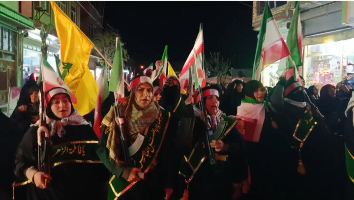 بانوان چهاربرجی اسلحه به دست در میدان حاضر شدند