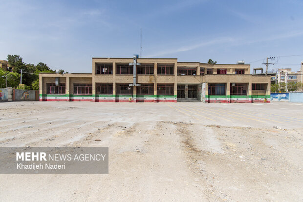 آثار تجاوزات آمریکایی-صهیونی در دبستان شهید قدوسی اصفهان