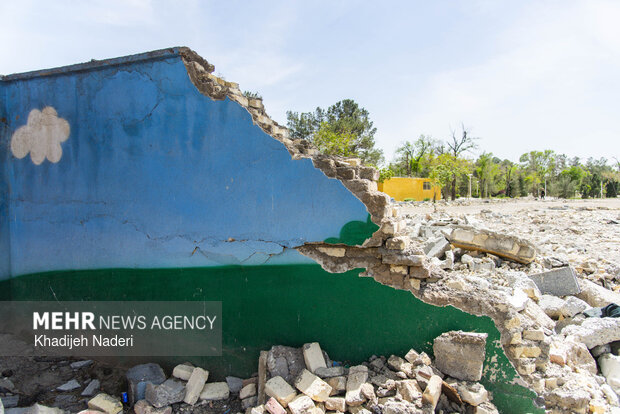 آثار تجاوزات آمریکایی-صهیونی در دبستان شهید قدوسی اصفهان