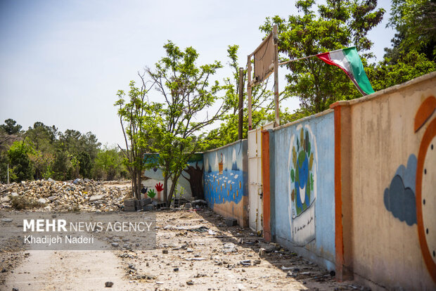 آثار تجاوزات آمریکایی-صهیونی در دبستان شهید قدوسی اصفهان