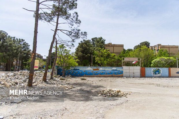 آثار تجاوزات آمریکایی-صهیونی در دبستان شهید قدوسی اصفهان