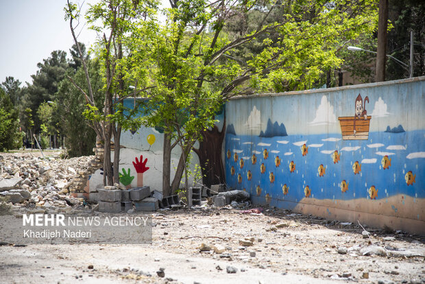 آثار تجاوزات آمریکایی-صهیونی در دبستان شهید قدوسی اصفهان