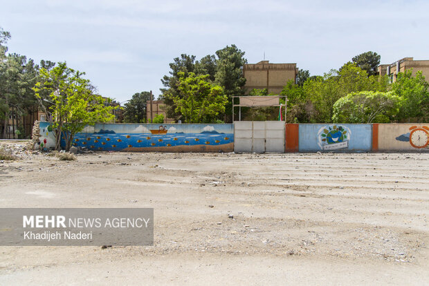 آثار تجاوزات آمریکایی-صهیونی در دبستان شهید قدوسی اصفهان