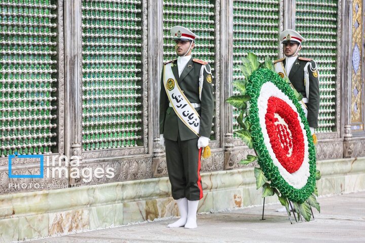 قادة الجيش الإيراني يجددون العهد مع مبادئ الإمام الخميني (ره)