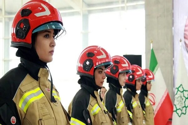 نقش پر رنگ بانوان آتش‌نشان در جنگ؛ نجات ۴۲۷ شهروند از مرگ حتمی