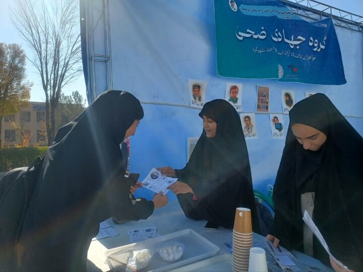 از دانشگاه تا کف خیابان؛ این دختران برای «ایران» همیشه وقت دارند