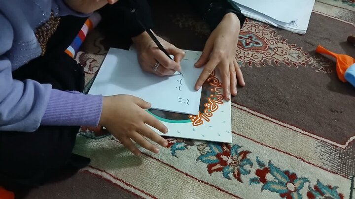 از دانشگاه تا کف خیابان؛ این دختران برای «ایران» همیشه وقت دارند