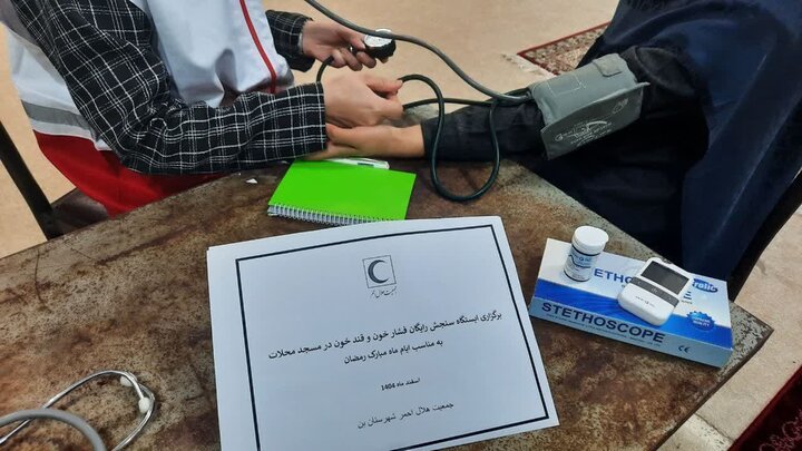 از دانشگاه تا کف خیابان؛ این دختران برای «ایران» همیشه وقت دارند