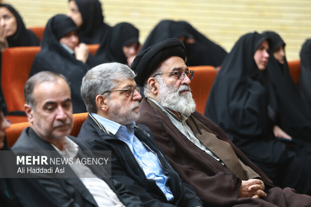 تقدیر دانشگاه الزهرا (س) از خانواده دانشجویان شهید جنگ رمضان