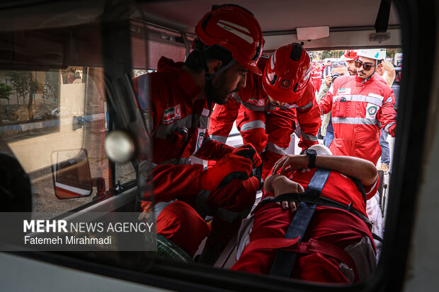 رزمایش امدادگران هلال احمر