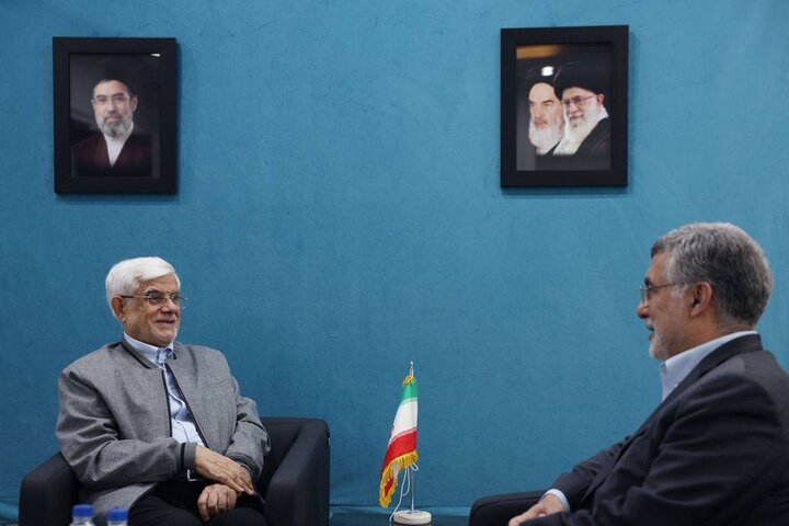 بررسی راهکارهای تقویت زنجیره تأمین دارو در دیدار عارف و وزیر بهداشت