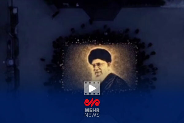 پرفورمنس بازسازی چهره رهبر شهید با شمع